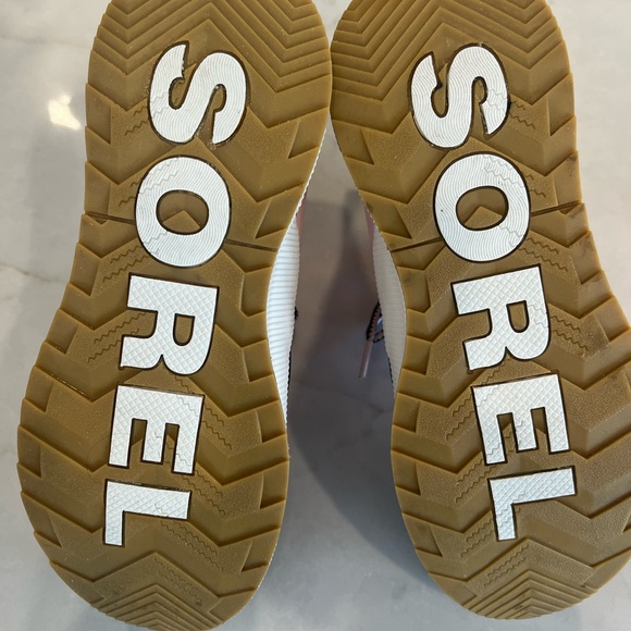 EUC Sorel women’s size 9.5 Pink and Black Out N About Classic Waterproof boots - Picture 5 of 5